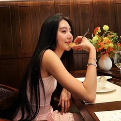 花艺餐厅少女 潮流风微信头像