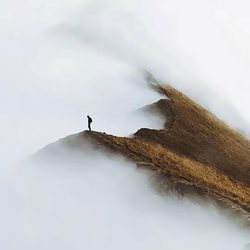 云雾弥漫的山岭 风景微信头像