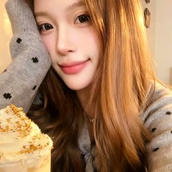 灰毛衣甜美治愈女头 治愈风微信头像
