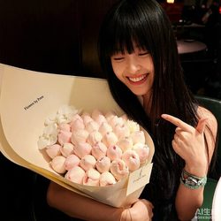粉色花束女孩 心情风微信头像