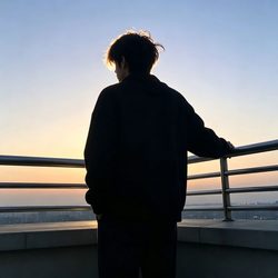 ins风黄昏剪影高级质感男头 潮流风微信头像