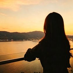 眺望风景背影女头 氛围感微信头像