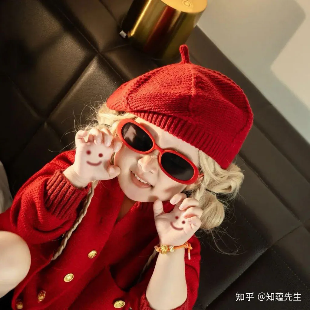 可爱墨镜女孩微信头像